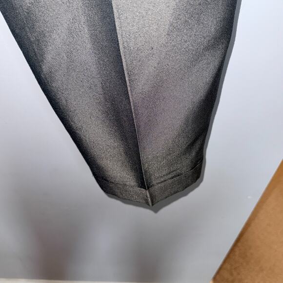 Larry Levine Womens 2 Piece Suit Short Sleeve Pants Size 14 Gray Shoulder Pads - Picture 13 of 14